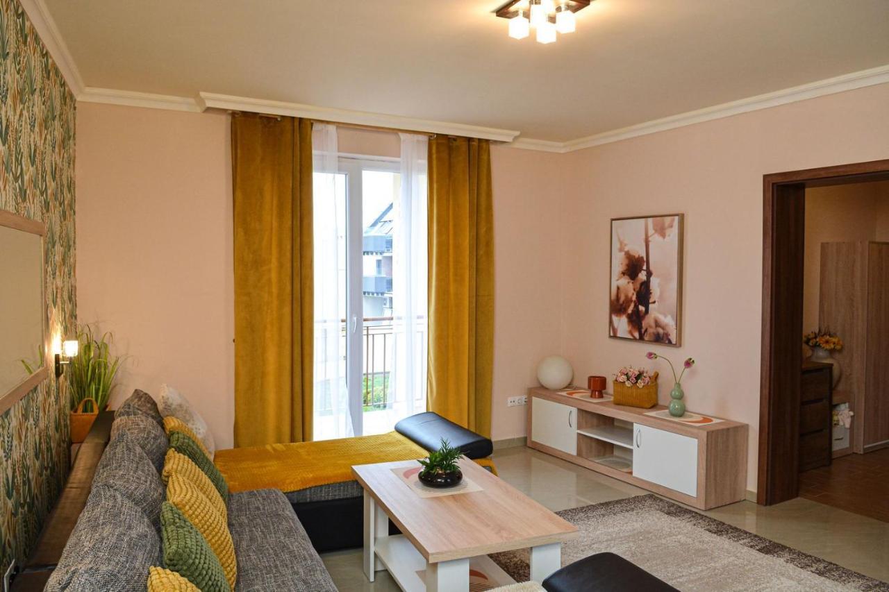 Unicum Apartman Hajdúszoboszló Dış mekan fotoğraf